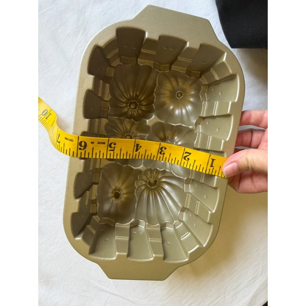 Nordic Ware Pumpkin Harvest Loaf Pan 6 Cup Cast Aluminum Gold Autumn Bakeware